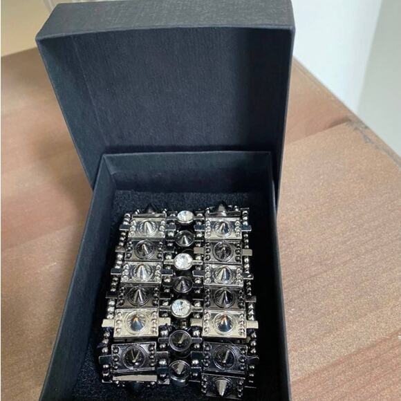 Gorgeous Cuff Bracelet - Picture 1 of 3